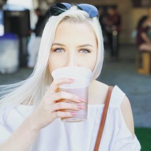 Meet your Posher, Alexis